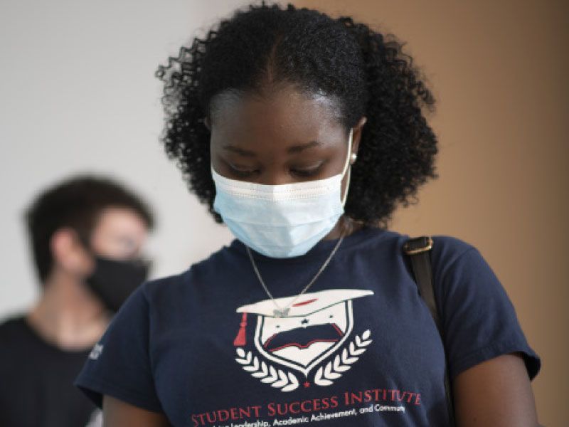 Student wearing ppe.